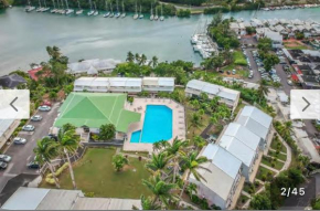 Duplex piscine vue imprenable Marina du Gosier avec citerne